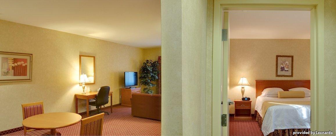 Best Western Plus Media Center Inn & Suites Burbank Room photo