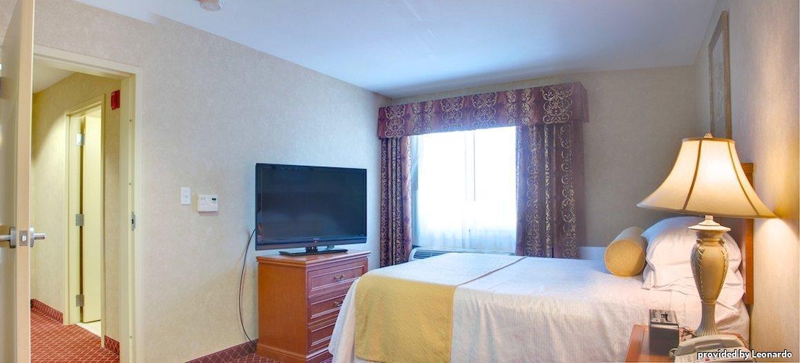 Best Western Plus Media Center Inn & Suites Burbank Room photo